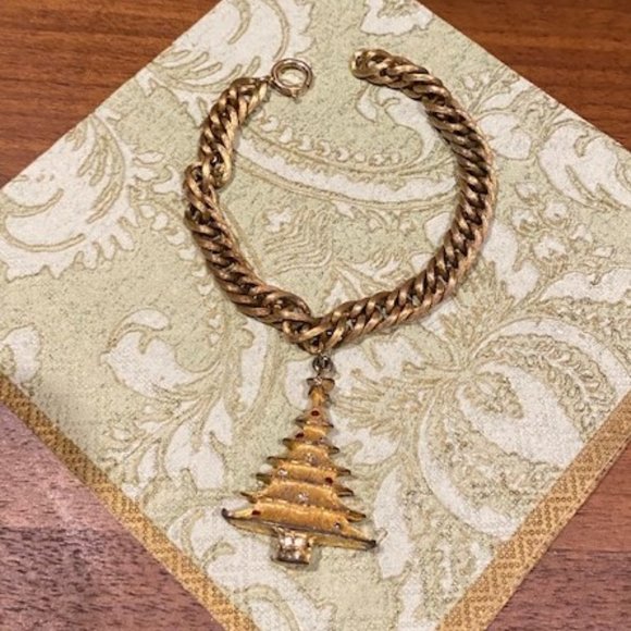 HOLIDAY🎄🎄VTG Brushed Gold Christmas Tree Charm BRACELET - Picture 2 of 6